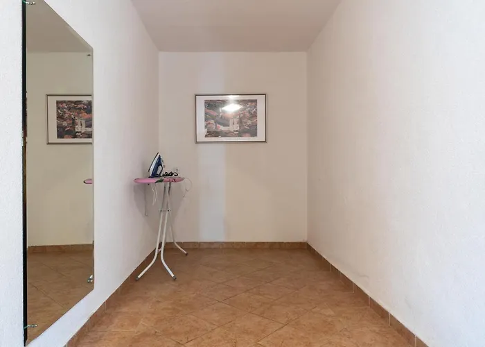 Apartments Oliva