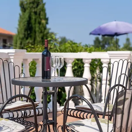 Apartments Oliva Porec Exterior photo